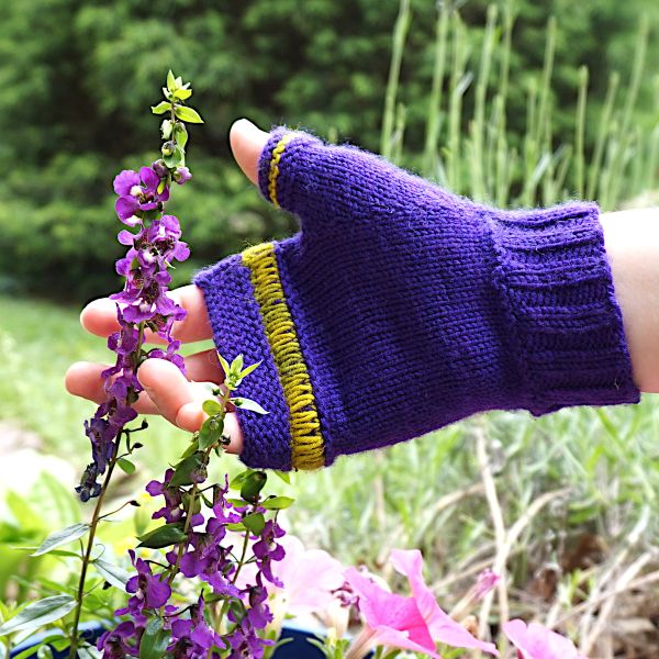 Knitting with Dip Stitches